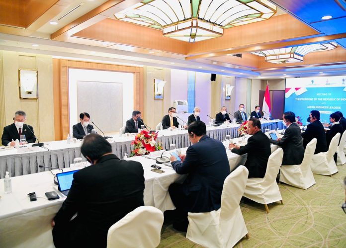 Presiden Joko Widodo bertemu dengan sejumlah CEO perusahaan Jepang di Imperial Hotel, Tokyo, Jepang, pada Rabu, 27 Juli 2022. CEO Perusahaan Jepang
