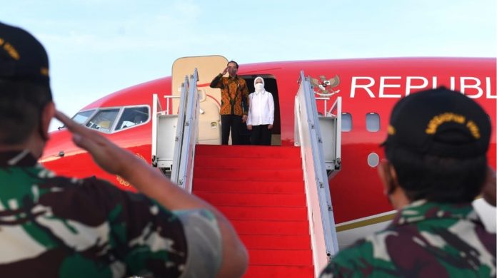 Presiden Joko Widodo beserta Ibu Iriana Joko Widodo sore ini, Senin, 4 Juli 2022, bertolak menuju Provinsi Jawa Tengah melalui Bandara Internasional Soekarno-Hatta, Tangerang.