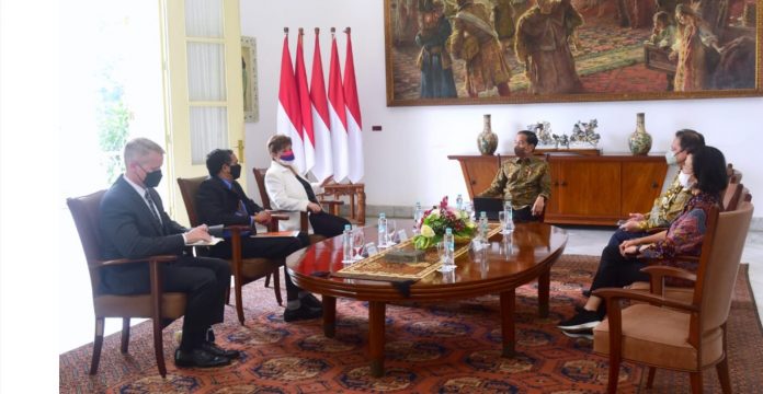 Presiden Joko Widodo menerima delegasi Dana Moneter Internasional (IMF) di Istana Kepresidenan Bogor, Jawa Barat, Minggu, 17 Juli 2022.