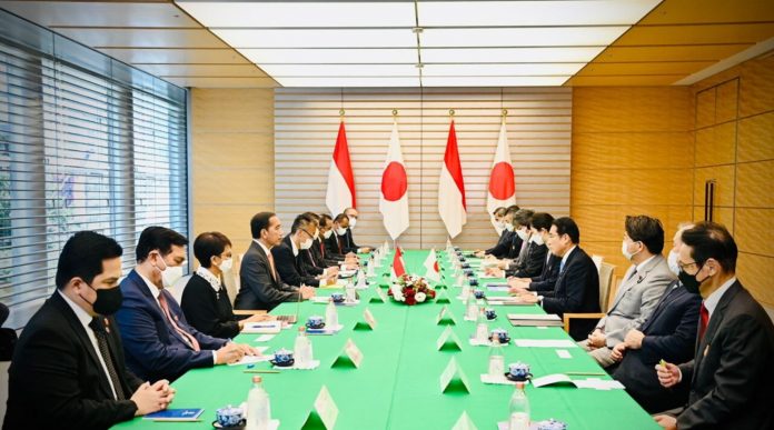 Presiden Jokowi melakukan pertemuan bilateral dengan Perdana Menteri (PM) Kishida Fumio di Kantor Perdana Menteri Jepang, Tokyo, 27 Juli 2022. Pertemuan Bilateral Indonesia-Jepang
