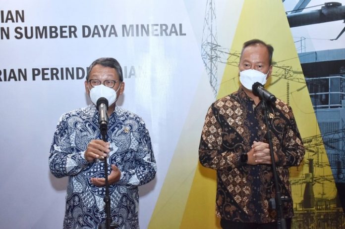 Rapat Kerja Bersama Kementerian Perindustrian dengan Kementerian Energi dan Sumber Daya Mineral Arifin Tasrif beserta jajaran di Ciawi, Bogor