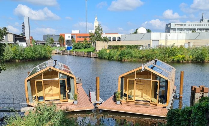 Wikkelboat, rumah-rumah perahu berbahan karton di pelabuhan Rotterdam, Belanda. (Facebook,Wikkelboat) Wikkelboat