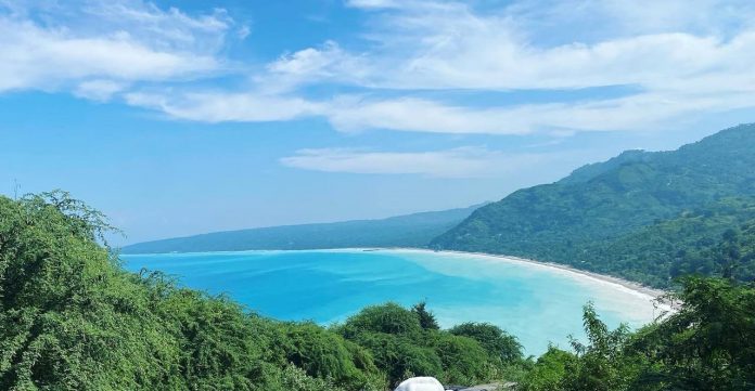 Pantai Kolbano (Foto : Stella Adimin/Kontributor VM)