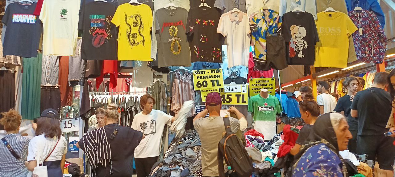 Ramai dikunjungi para pembeli (Foto: Herwantoro/ Kontributor Vibizmedia)