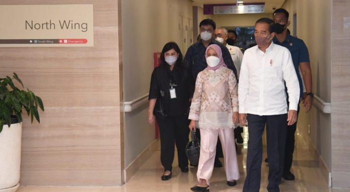 Presiden Joko Widodo dan Ibu Iriana menyambut kelahiran cucu kelima pada hari Kamis, 25 Agustus 2022, di Rumah Sakit Pondok Indah, Jakarta Selatan. Kelahiran Cucu Presiden