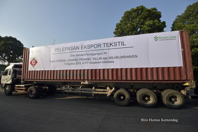 Produk tekstil yang diekspor adalah benang poliester dengan tujuan Jerman, Polandia, Estonia, Malaysia, dan India. produk tekstil