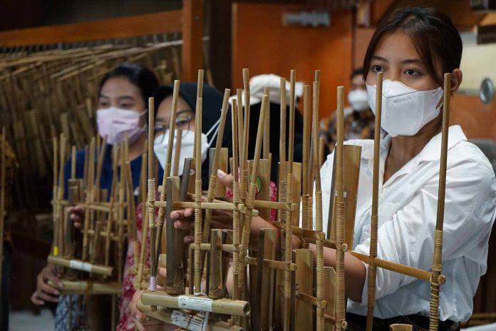 Tim Angklung Muhibah 1 Tim Angklug Muhibah