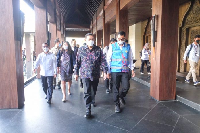 Menteri Luhut Binsar Panjaitan Menteri Luhut Binsar Panjaitan