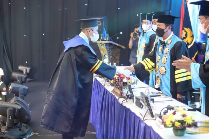 Wisuda wisuda