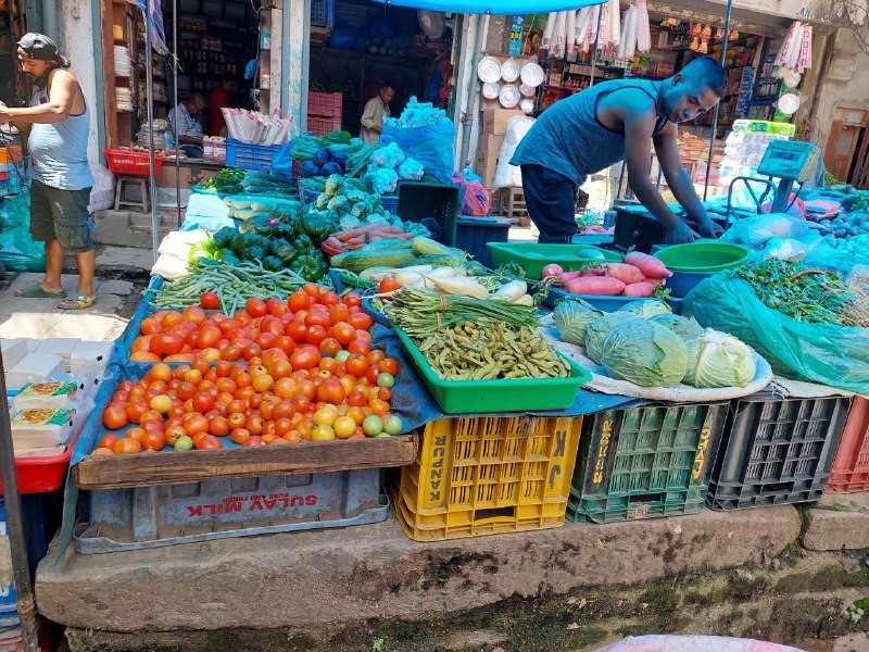 Sayur mayur ada di jual di Azan Bazar, Katmandu, Nepal. (Foto: Elipati S/ Kontributor Vibizmedia)