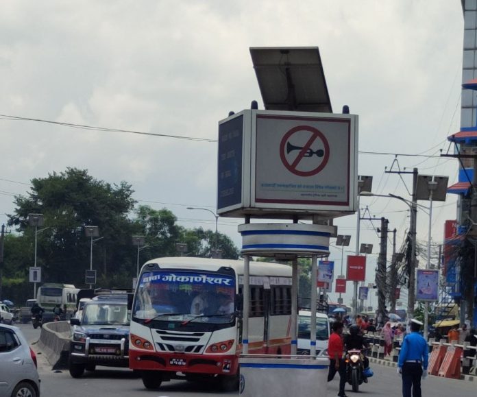 Rambu Jalan dilarang untuk membunyikan Klakson, Kathmandu (Foto: Elipati S/ Kontributor Vibizmedia) Rambu Jalan dilarang untuk membunyikan Klakson, Kathmandu (Foto: Elipati S/ Kontributor Vibizmedia)