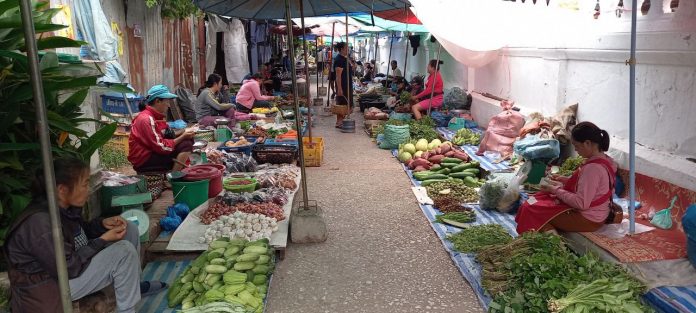 Suasana pagi hari di Pasar Pagi Luang Prabang Laos (Foto: Daniel Otto/Vibizmedia)