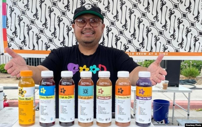 Agung Wimboprasetyo, pendiri Good Vibes Society yang menawarkan beragam minuman rasa unik, termasuk kunir asem (dok Agung Wimboprasetyo) Vegetarian