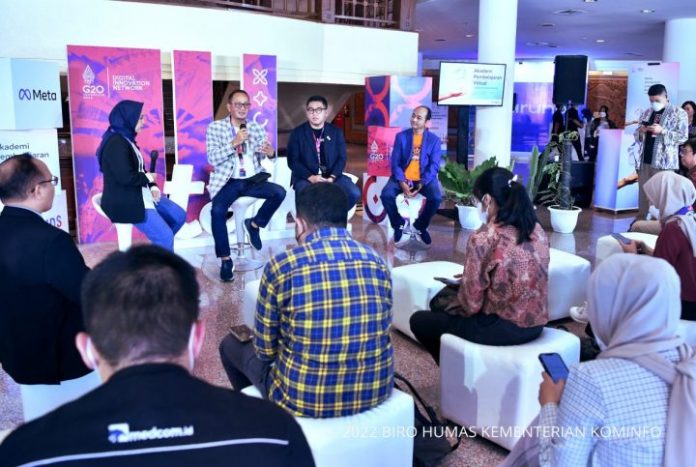 Akademi-Pembelajaran-Virtual-Aptika-dan-Meta Akademi-Pembelajaran-Virtual-Aptika-dan-Meta