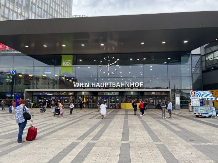 Wien Haupfbahnhof di Austria
