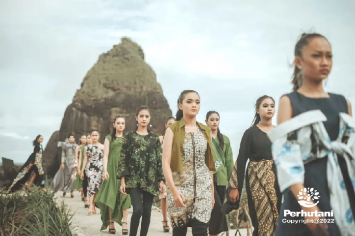Papuma Fashion Week Menjadi Daya Tarik Wisatawan