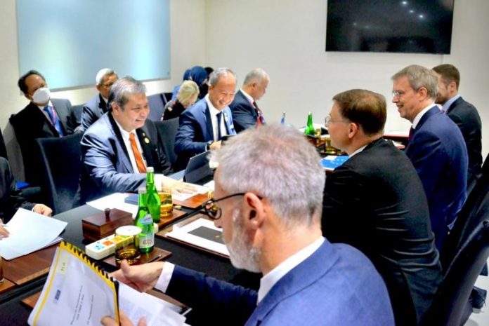 pertemuan bilateral dengan Executive Vice President (EVP) of European Commisioner for Trade, Valdis Dombrovskis. Bilateral Indonesia-Uni Eropa