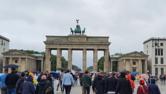 Wisata ke Brandenburg Gate Berlin, Jerman