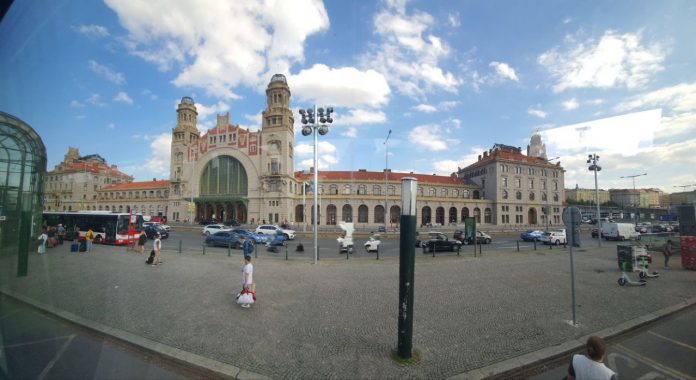 Stasiun Kereta Api Pusat Praha