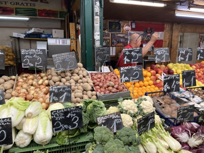 Pasar Terkenal di Wina Austri Naschmarkt