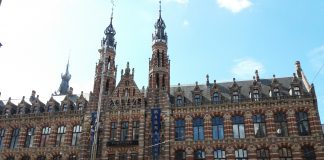 Pusat Perbelanjaan Magna Plaza Amsterdam