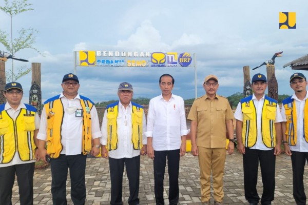 dampingi-presiden-jokowi-menteri-basuki-tinjau-pembangunan-infrastruktur-dasar-pendukung-kipp-ikn-nusantara-97ff816f-9b63-493f-8117-fb5c17502cba