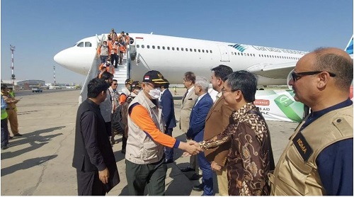 bantuan kemanusiaan Karachi PakistanDelegasi yang membawa bantuan kemanusiaan dan obat-obatan bantuan kemanusiaan Karachi Pakistan