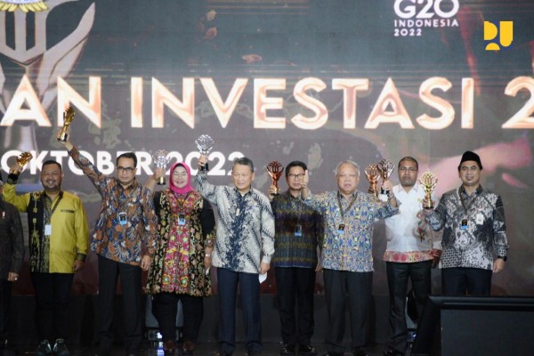 raih-anugerah-layanan-investasi-2022-kementerian-pupr-tingkatkan-inovasi-pelayanan-terpadu-satu-pintu-dan-percepatan-pelaksanaan-berusaha-WhatsApp Image 2022-10-12 at 2.43.34 PM (1)