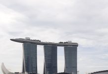 Singapura Memperkuat Pertumbuhan di Tengah Ledakan AI Ayo ke Marina Bay Sands di Singapura
