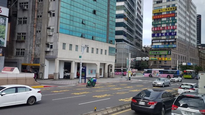 Jalan Raya Kota Taipei Indah dan Modern