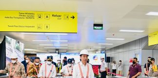 Presiden Jokowi Meninjau Pembangunan LRT Jabodebek TMII