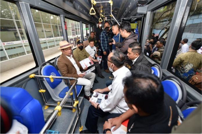 8 Bus Listrik E-Inobus Produk PT INKA Dioperasikan di Bandung