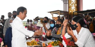 Presiden dan Ibu Iriana Kunjungi Pasar Utan, Kabupaten Sumbawa
