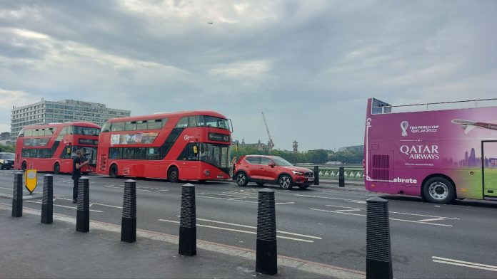 Bus Transportasi Murah Kota London