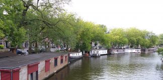Rumah Perahu di Kanal Amsterdam