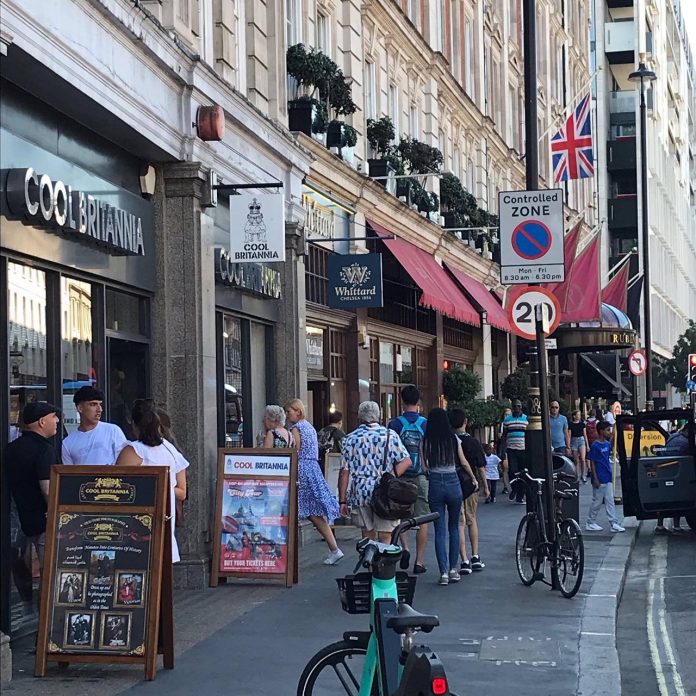 Toko Souvenir di Sekitar Istana Buckingham, London