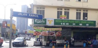 Masakan jalanan Malaysia Nasi Ayam Claypot