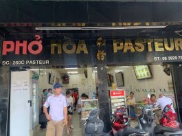 Menikmati Pho Hoa Pasteur di Vietnam