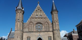 Binnenhof Gedung Parlemen Tertua di Dunia