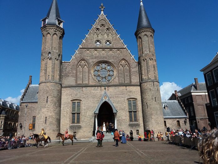 Binnenhof Gedung Parlemen Tertua di Dunia