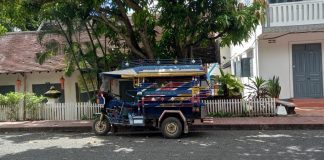 Kendaraan Umum Tangguh di Laos