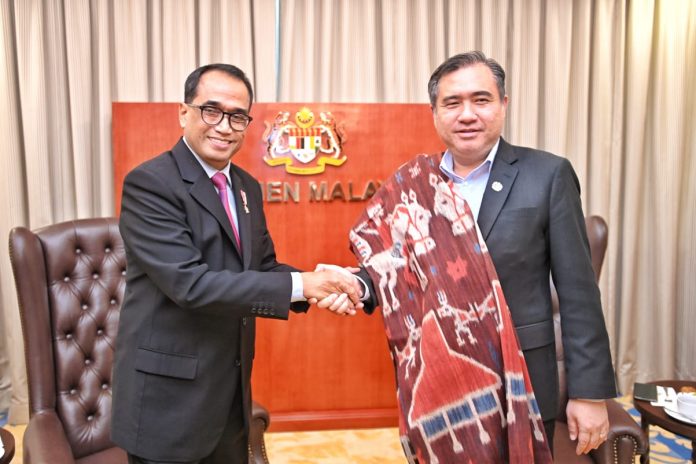 Pertemuan bilateral Menhub RI, Budi Karya Sumadi, dan Menteri Transportasi Malaysia Loke Siew Fook di Malaysia, 21 Feb 2023 (Foto: Kemenhub) Dumai