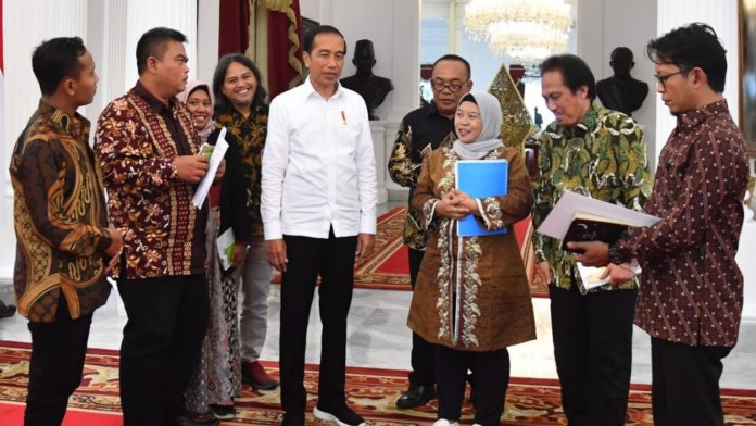 Presiden Joko Widodo menerima sejumlah pelaku perhutanan sosial (PS) di Istana Merdeka, Jakarta, pada Selasa, 31 Januari 2023. Perhutanan Sosial