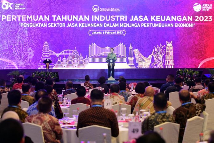 Presiden Perintahkan OJK Awasi Ketat Berbagai Produk Jasa Keuangan
