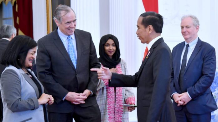 Presiden Joko Widodo menerima kunjungan anggota kongres Amerika Serikat pada Rabu, 12 April 2023, di Istana Merdeka, Kongres Amerika Serikat