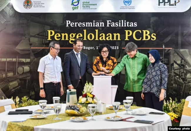 KLHK bersama UNIDO meresmikan fasilitas pengelolaan limbah polychlorinated biphenyls (PCBs) pertama di Indonesia yang berada di Bogor hari Rabu (17 Mei) (foto courtesy). limbah