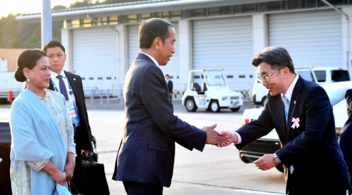 Pesiden Joko Widodo dan Ibu Iriana Joko Widodo serta delegasi terbatas bertolak kembali ke Tanah Air, pada Minggu, 21 Mei 2023. KTT G7