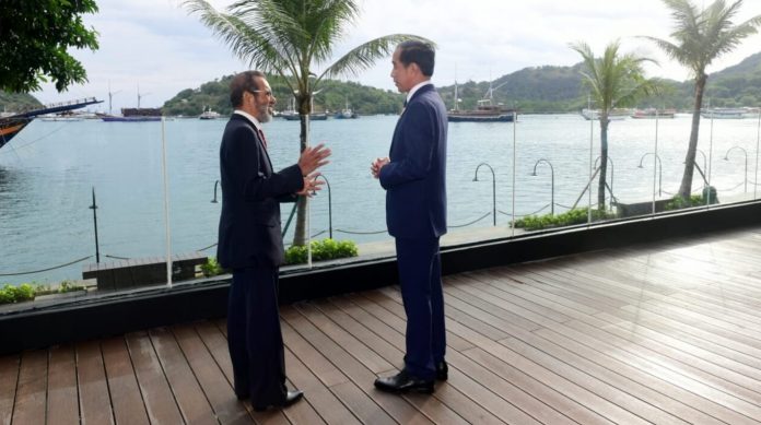 Presiden Joko Widodo dan Perdana Menteri (PM) Timor-Leste Taur Matan Ruak berbincang sebelum menggelar pertemuan bilateral di Hotel Meruorah, Labuan Bajo Pertemuan Bilateral ASEAN