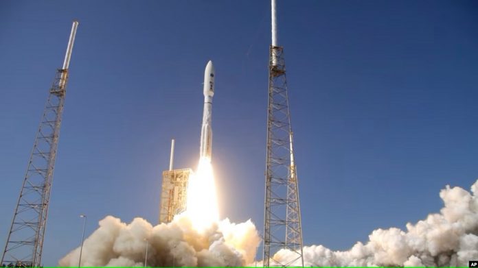 Roket yang membawa satelit lepas landas dari fasilitas peluncuran di Cape Canaveral, Florida (foto ilustrasi). Cape Canaveral