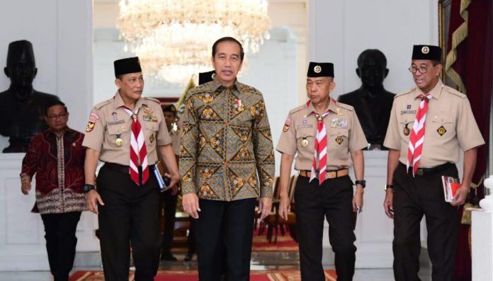 Presiden Joko Widodo menerima kunjungan Ketua Kwartir Nasional (Kwarnas) Gerakan Pramuka, Budi Waseso, pada Jumat, 14 Juli 2023, di Istana Merdeka Kwarnas